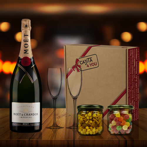 Refinada-caja-regalo-botella-champagne-Moët-Chandon-Brut-Imperial-snacks-copas-mensaje-personalizado