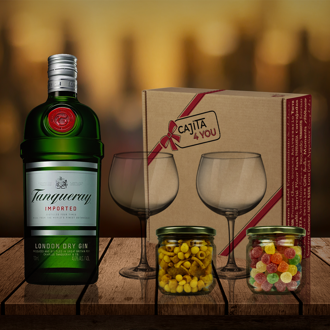 caja-regalo-ginebra-Tanqueray-copas-balón-snacks-mensaje-personalizado